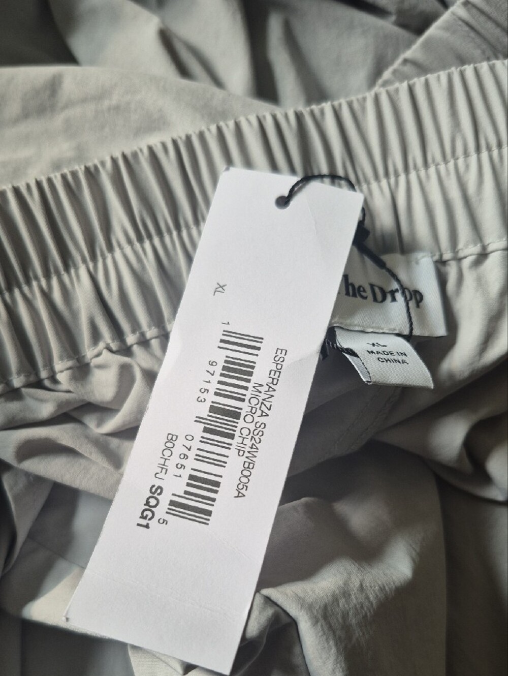 Relaxed Wide-Leg Cargo Pants in Light Gray - Picture 7 of 7